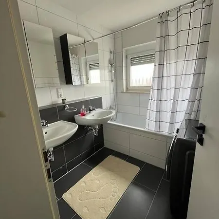Apartmán Monteurwohnung & Business Mit Balkon & Parkplatz In Outlet Metzingen (Tubingen)